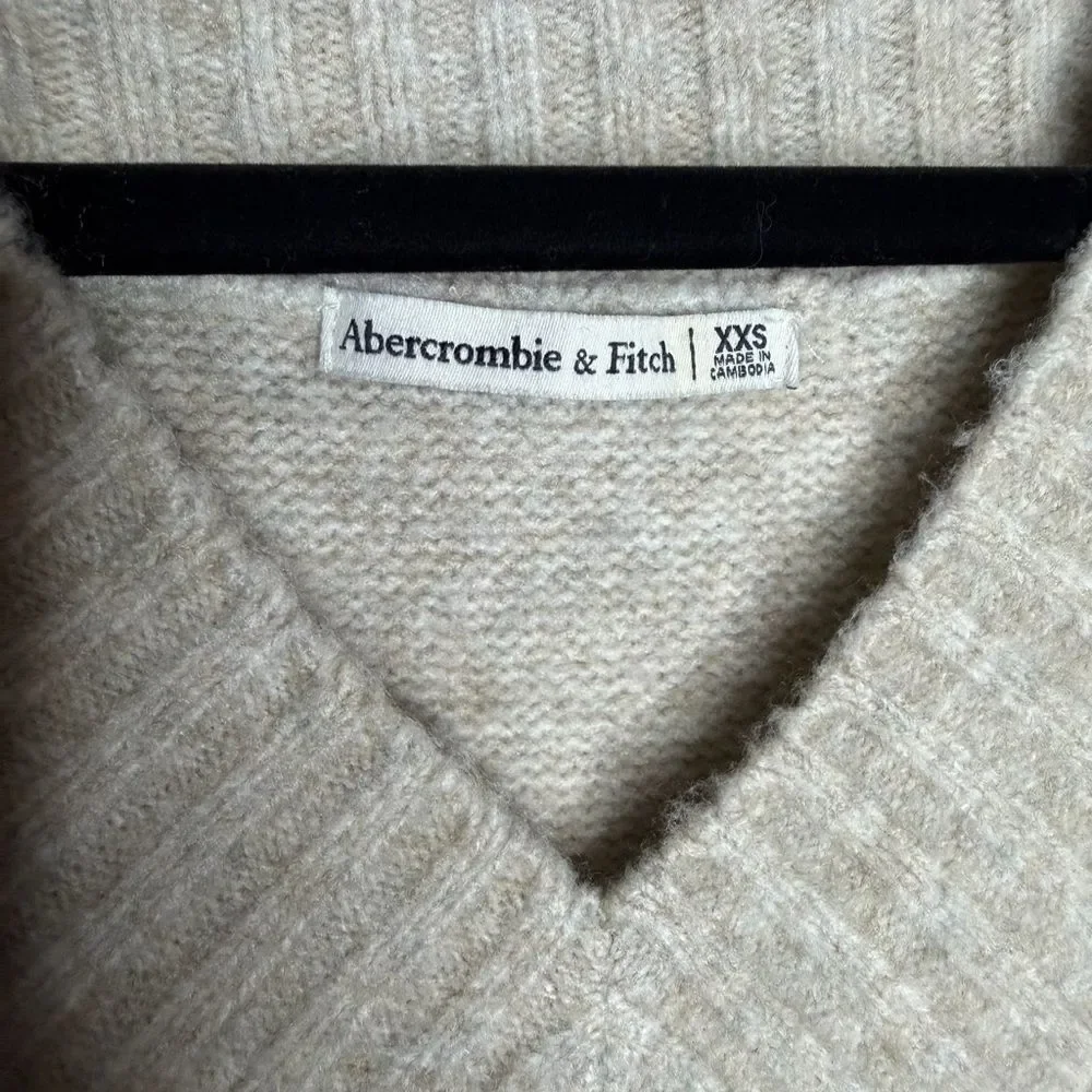 Abercrombie & Fitch Oatmeal V-Neck Sweater Dress Women’s XS Long Warm Cozy Knit